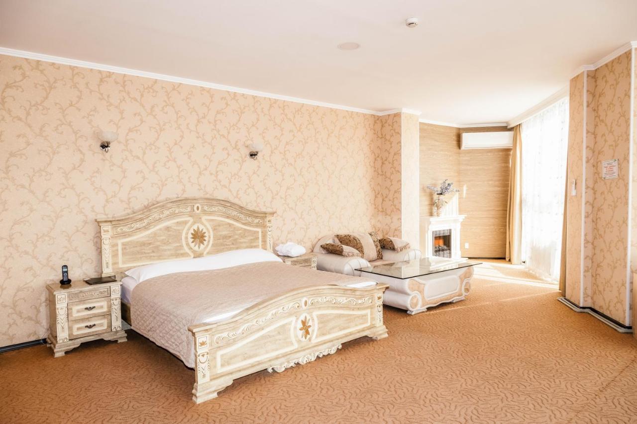 Golden Palace Актау Екстериор снимка